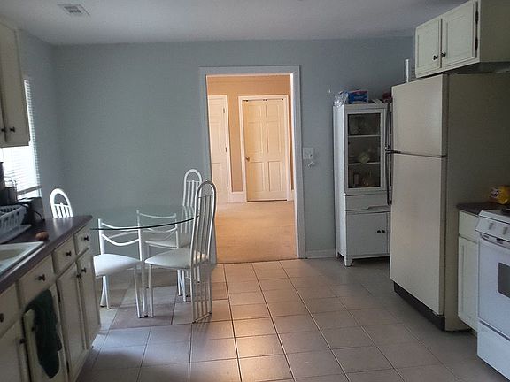 3rd image of 935 Prospect Ave NE