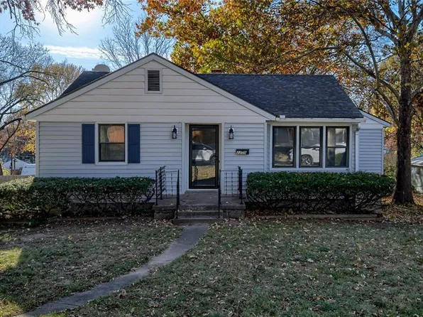 2209 NE 53rd St, Kansas City, MO 64118