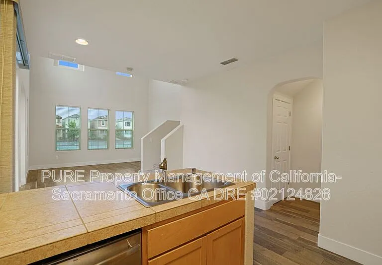 11091 International Dr — Photo 11