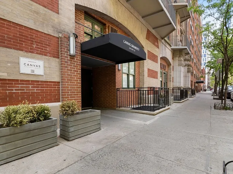 210 E 22nd St #GLB — Photo 11