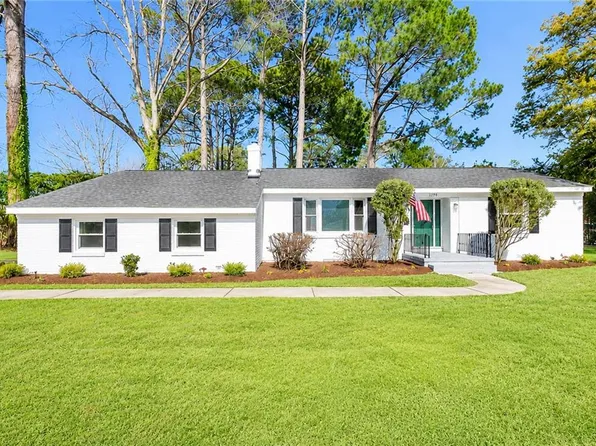 2300 Plantation Dr, Virginia Beach, VA 23454