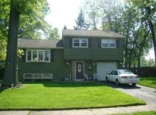 6 Locust Ave, Middlesex, NJ 08846