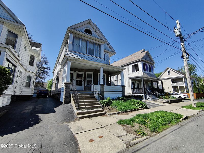 3rd image of 1318 Poplar Street