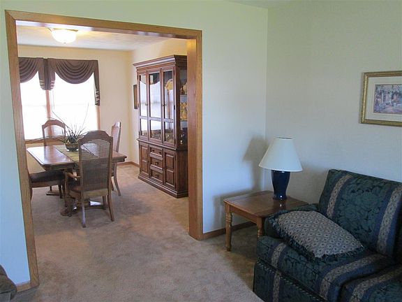 4th image of 601 Hawkins Dr
