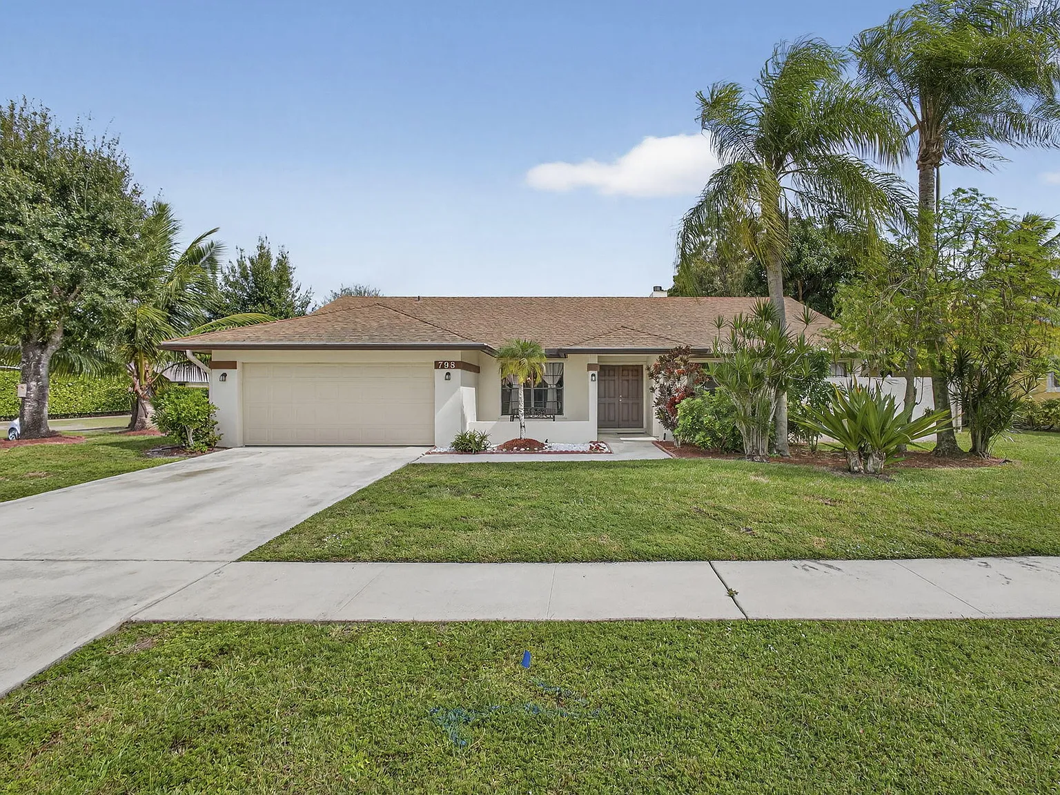 4 bed, 2.5 bath, 2441 sqft, $5,200 — Photo 3