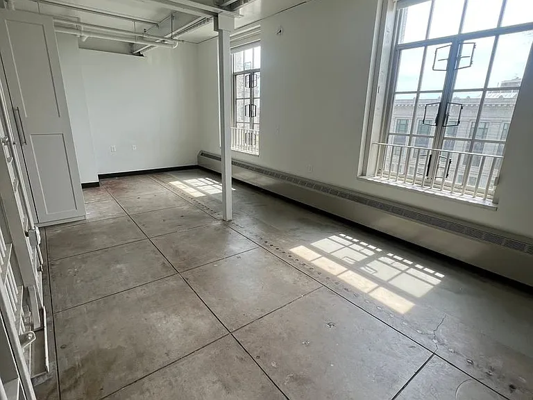 521 W 2nd Street - Leijona — Photo 31