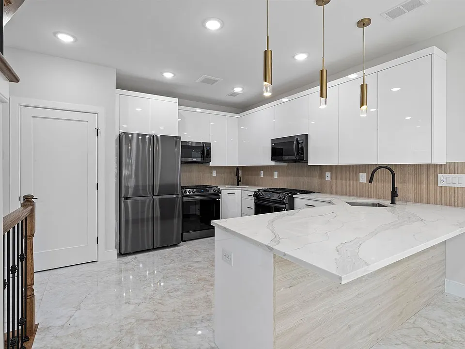 15 Fulton Ave #2