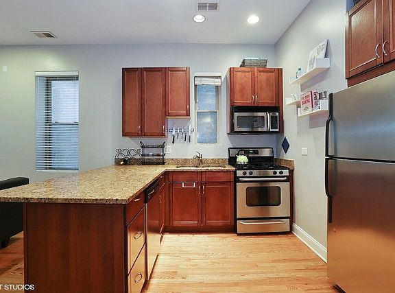 4th image of 524 N Armour St #1E
