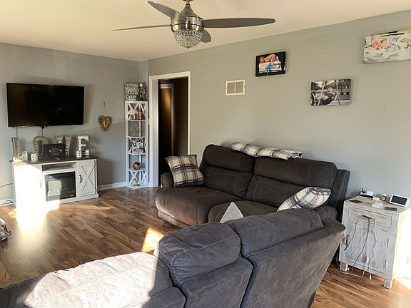 3rd image of 315 Illinois Ave