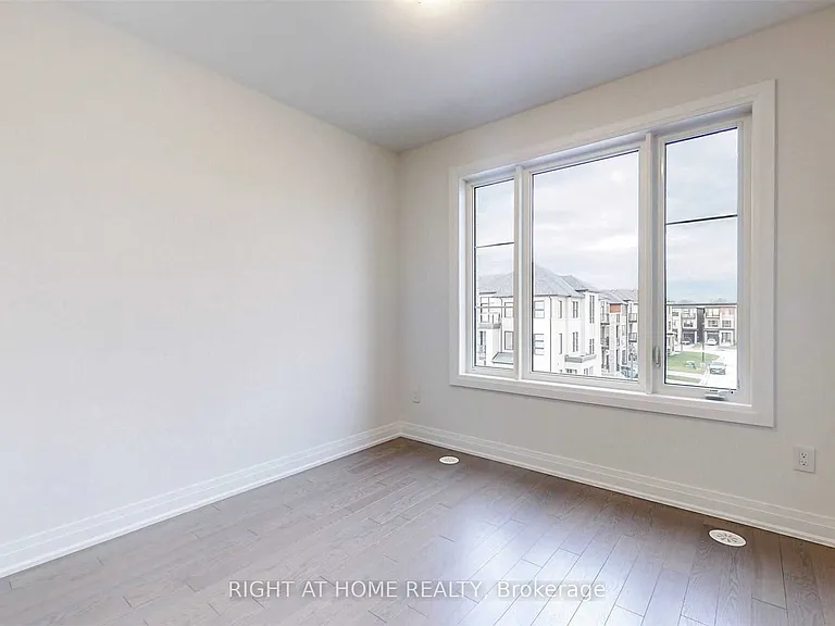 235 Vermont Ave — Photo 24