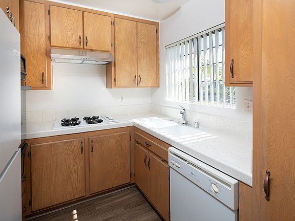 5th image of 2150 Thomas Ave APT 15