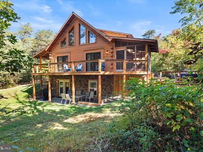 819 Cannon Dr, Berkeley Springs, WV 25411