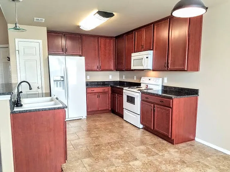 124 Pecan Harbor St — Photo 3