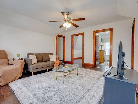 3rd image of 1102 Sunset Ave