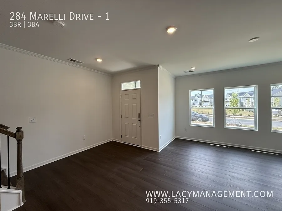 3 bed, 2.5 bath, 1939 sqft, $1,745 — Photo 3