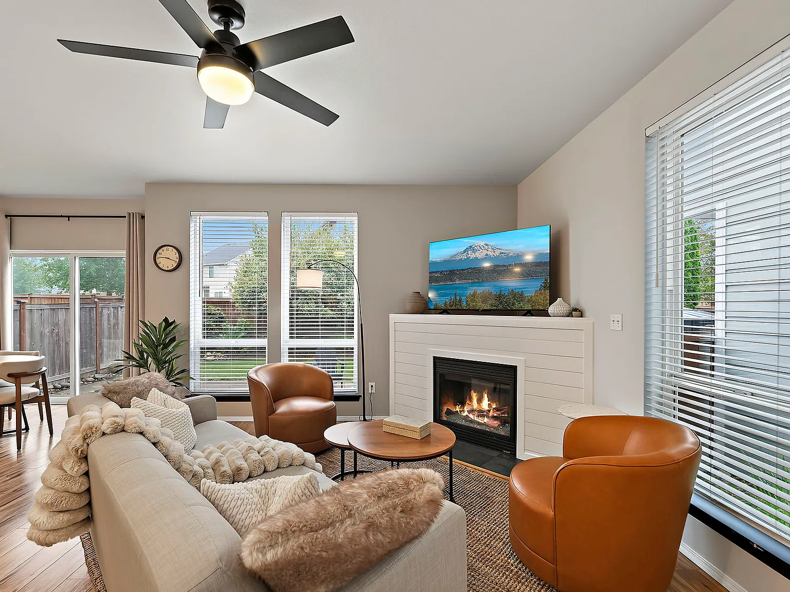 3 bed, 2.5 bath, 2144 sqft, $5,500 — Photo 3