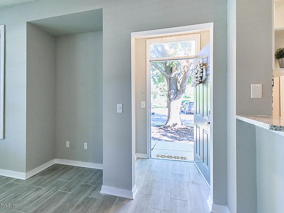 3rd image of 13703 N Richmond Park Dr #1702