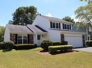 710 Shallow Cove Rd, Lake Zurich, IL 60047