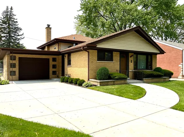 1010 Robinhood Ln, La Grange Park, IL 60526