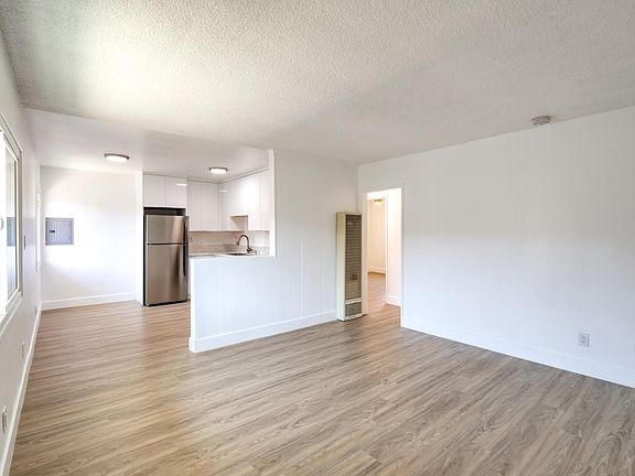 4th image of 3926 Gibraltar Ave #9