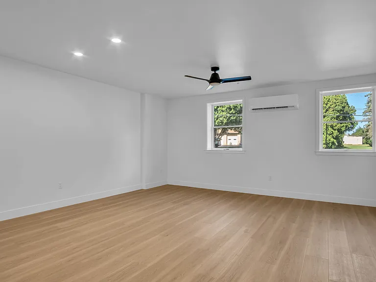 1309 Bridge St #E — Photo 12