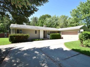 876 E Carolyn Dr, Beloit, WI 53511