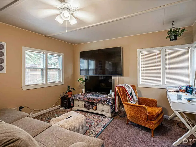 312 S Bradley St — Photo 3