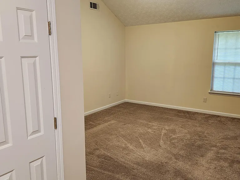 185 Hunters Trce — Photo 8