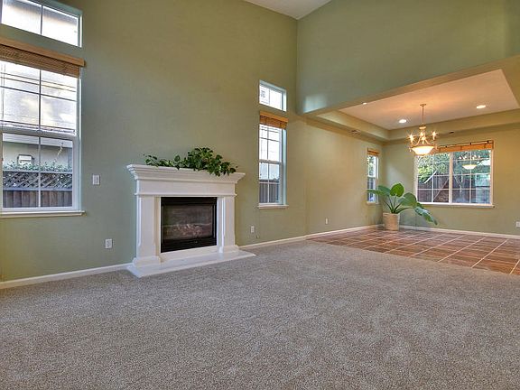 3rd image of 3739 Oakhurst Way