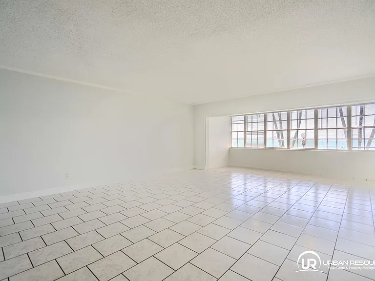 1940 Bay Dr #11 — Photo 10