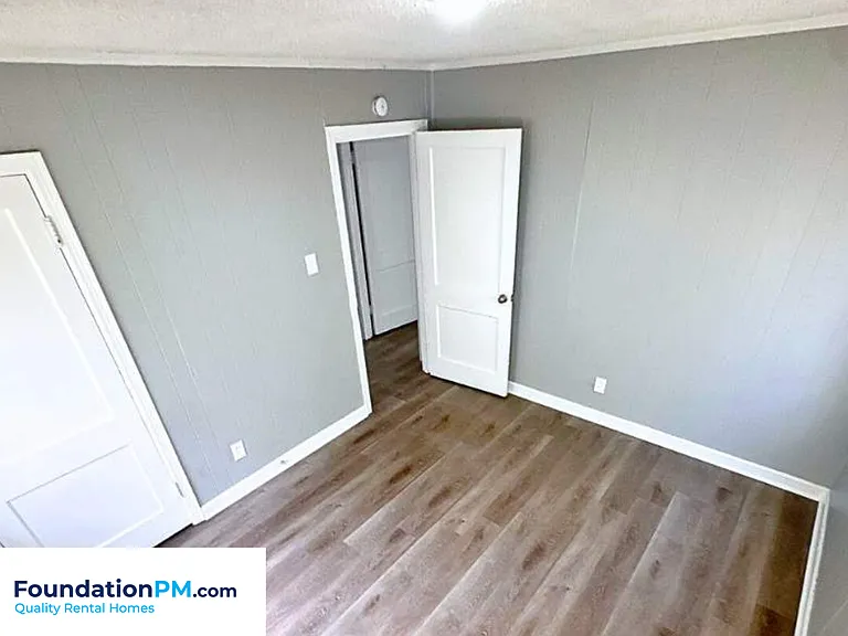1748 Benning St — Photo 14