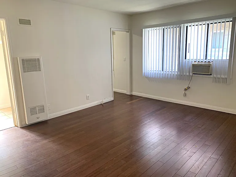 2555 S Sepulveda Blvd — Photo 11