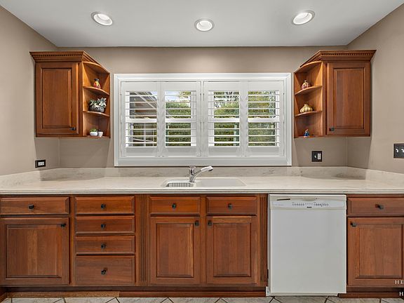 5th image of 1714 Park Dr