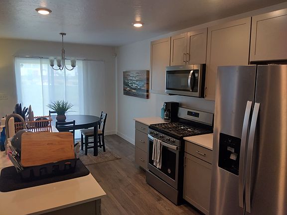 5th image of 557 N Winding River Ave