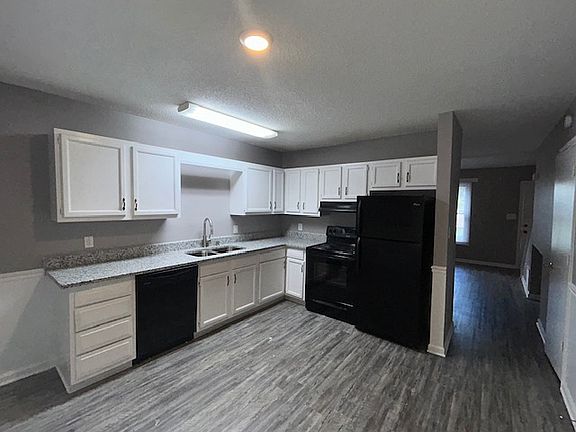 5th image of 2866 Mountcrest Cir NW
