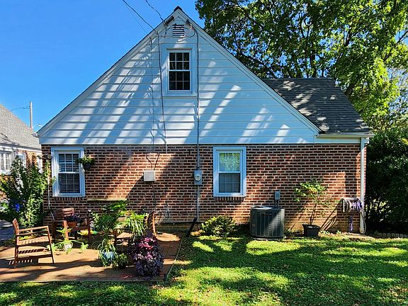 3rd image of 1028 Old Ln