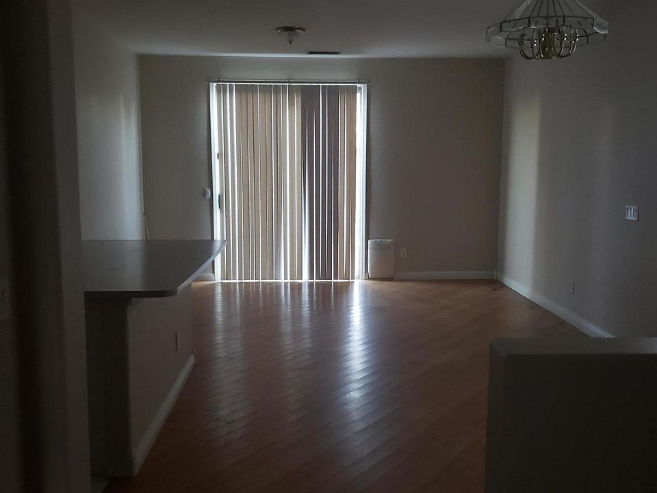 2nd image of 11182 W Holly St