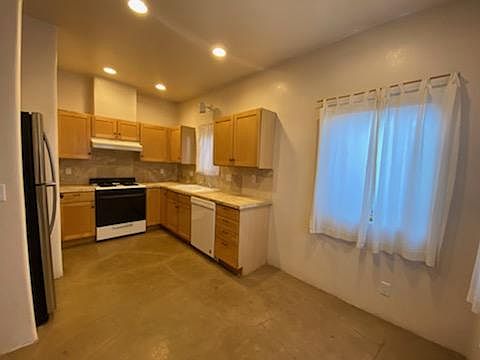 2nd image of 114 Mesa Verde St