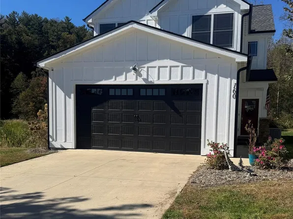 160 Leyland Cir, Hendersonville, NC 28792
