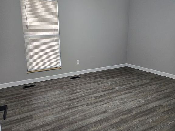 4th image of 803 Monterey Dr