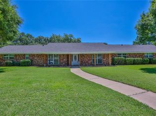 1403 Woodridge Cir, Euless, TX 76040