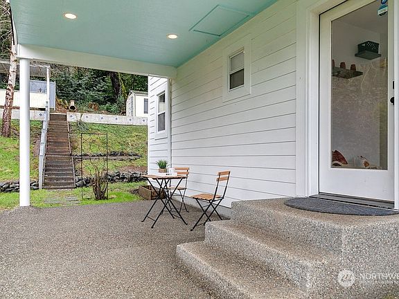5th image of 1519 Corbet Drive NW