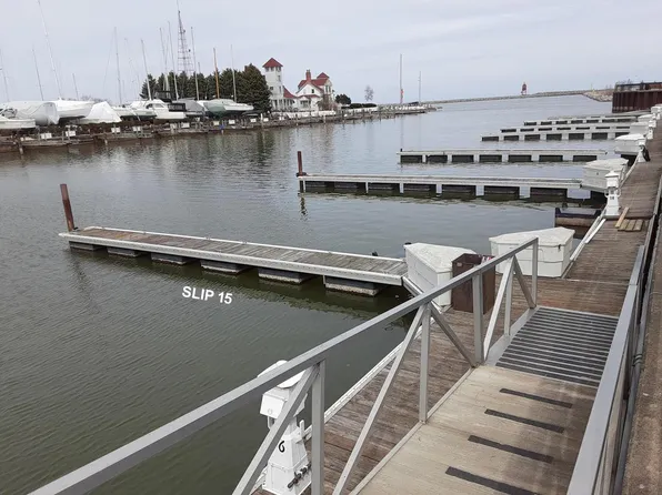 15 Gaslight Pointe Marina #M15, Racine, WI 53403