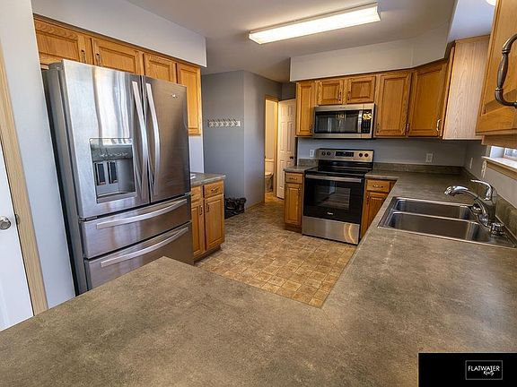 5th image of 16140 Redwood St