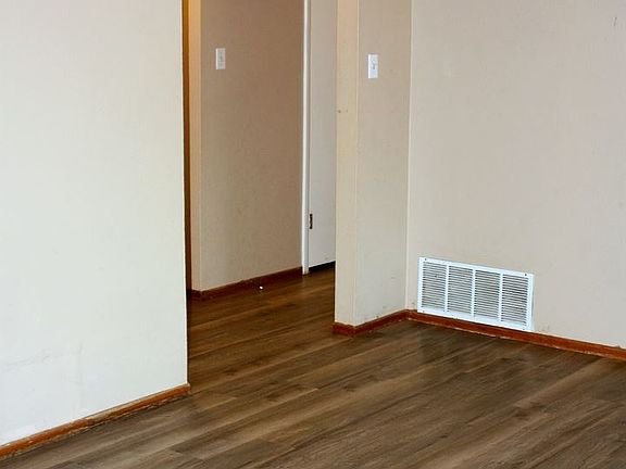 5th image of 215 Nottingham Dr