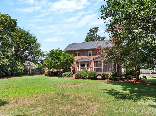 8601 Middleton Cir, Harrisburg, NC 28075