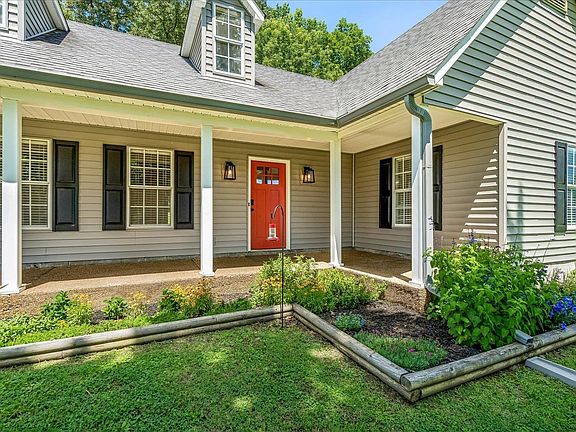 4th image of 1094 Nelson Dr