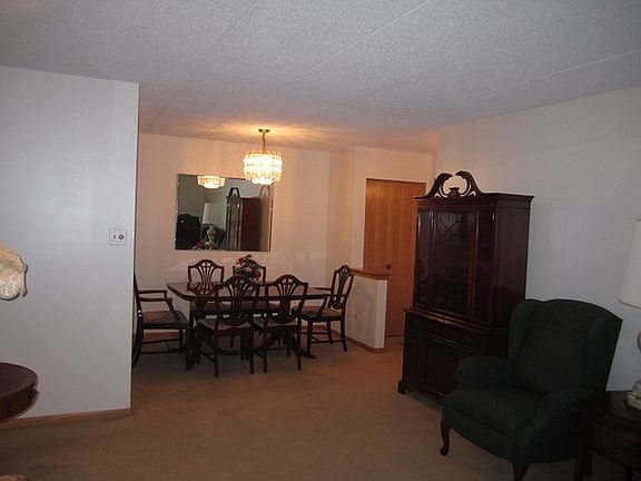 3rd image of 5630 W 103rd St APT 207