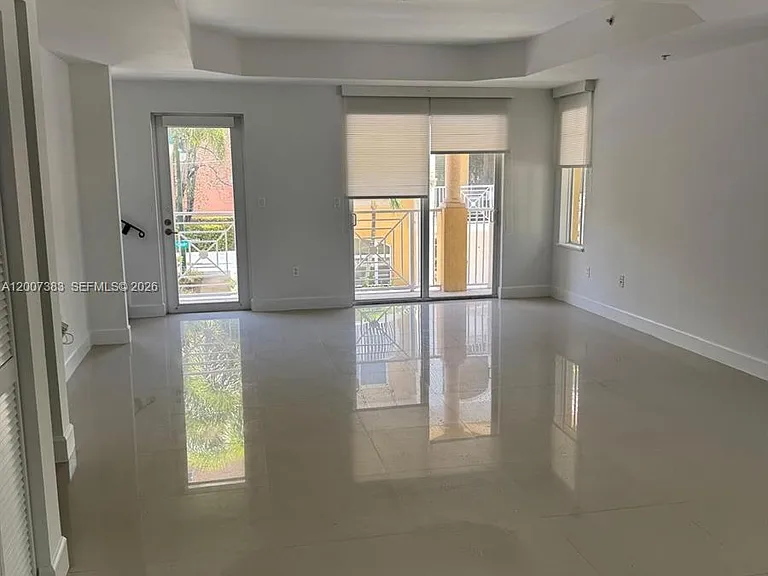 18421 NE 27th Ct — Photo 10