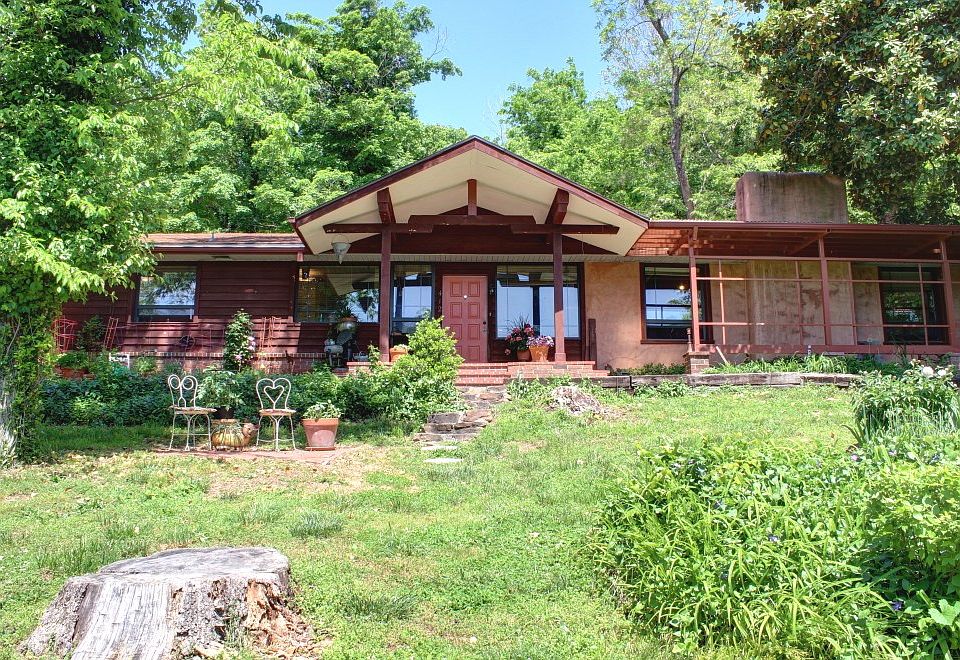 1st image of 412 N Assembly Dr